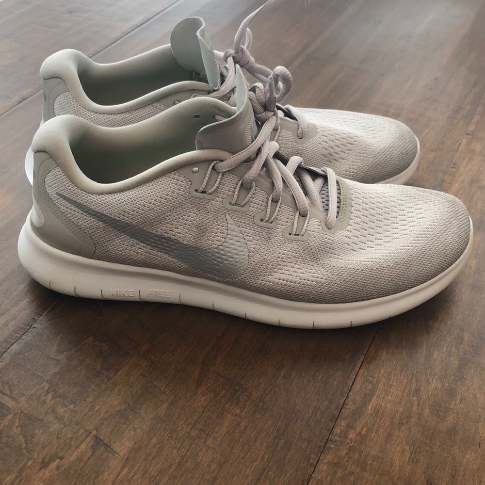 Women’s 8.5 Nike Free Run